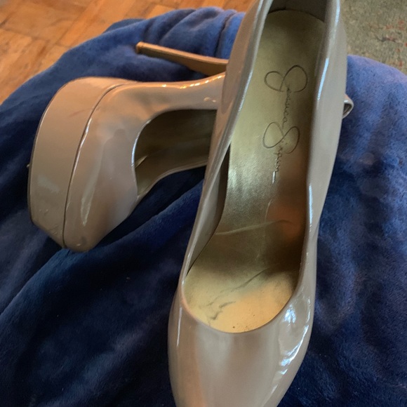 Pumps - Picture 2 of 6